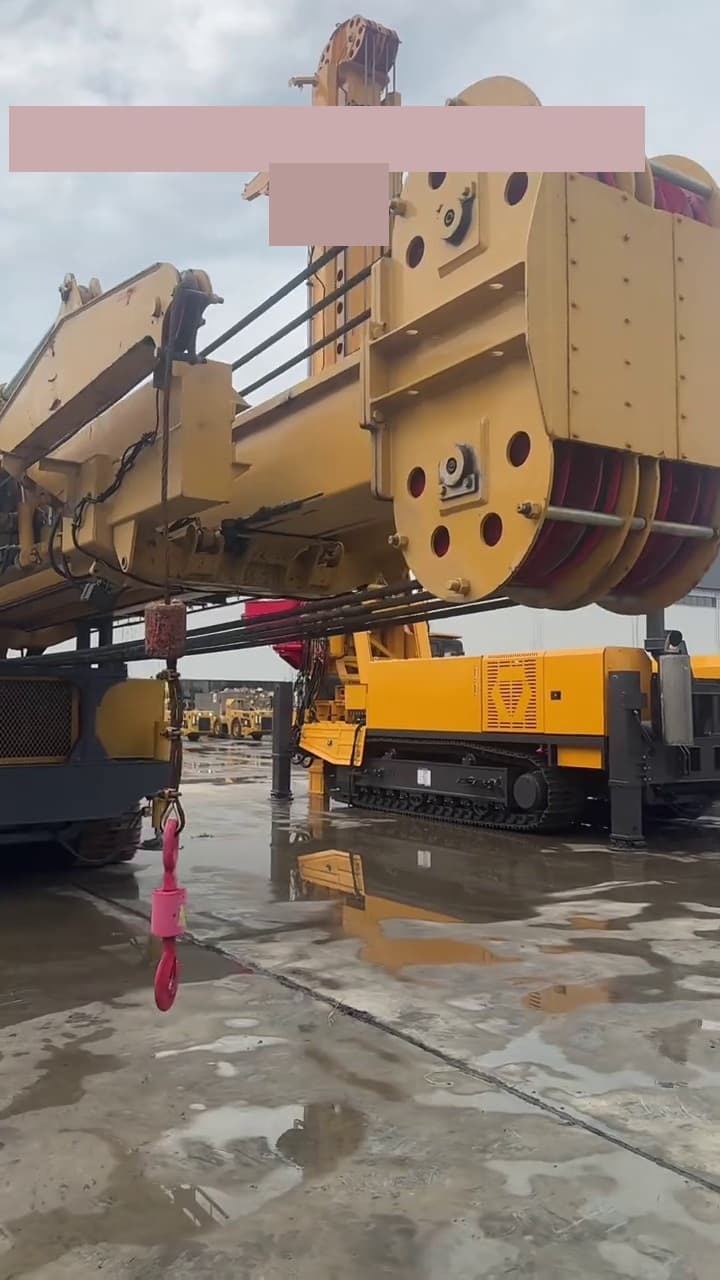 Crawler water-well drilling rig viewed from the drilling assembly