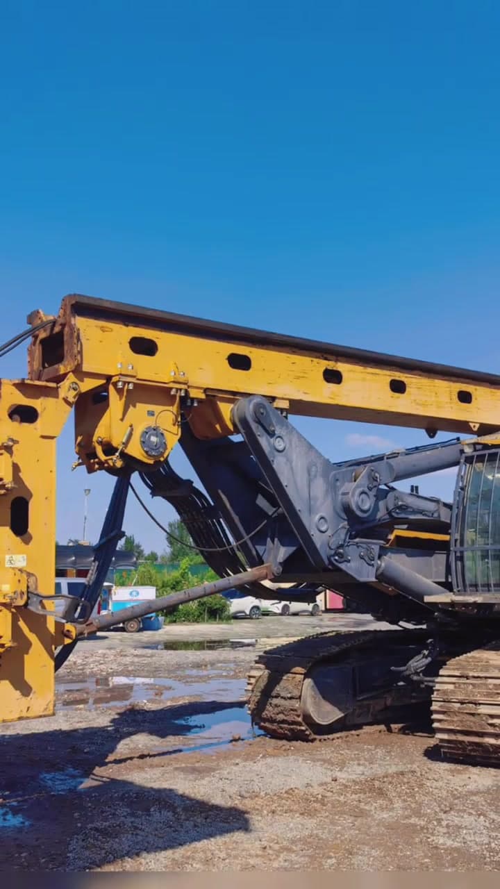 XCMG XR240E منظر أمامي للمعدات المستعملة