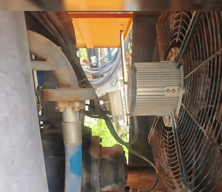 Zhigao 16.5-8 View of internal components of the air compressor cabin