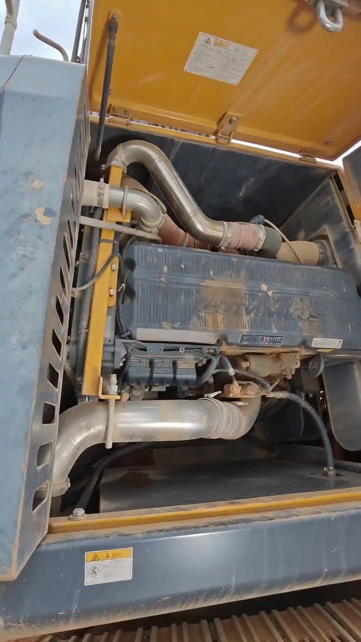 Used XCMG XR400E Rotary Drilling Rig interior view