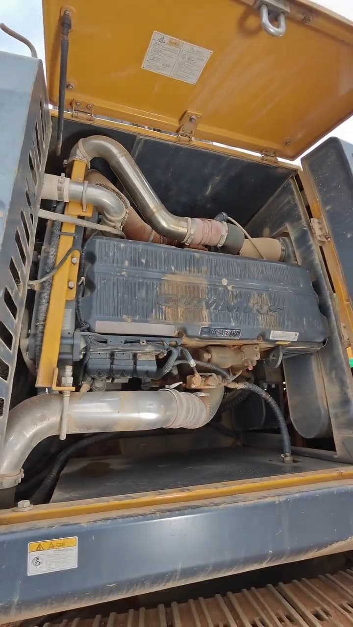 Used XCMG XR400E Rotary Drilling Rig interior view