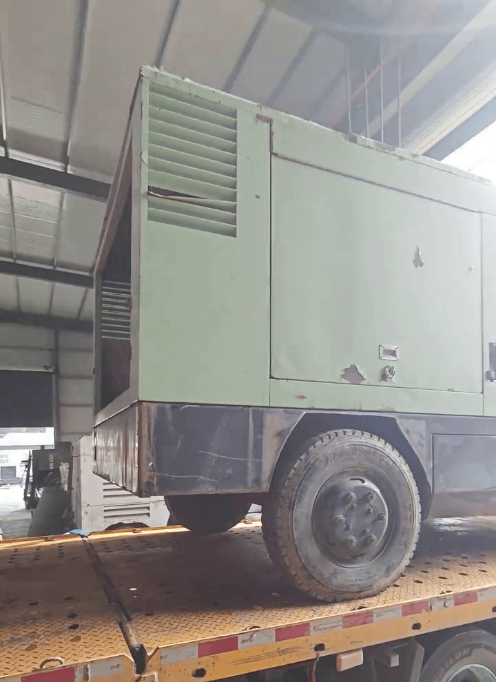 Used Sullair 780 portable air compressor, main whole-machine view