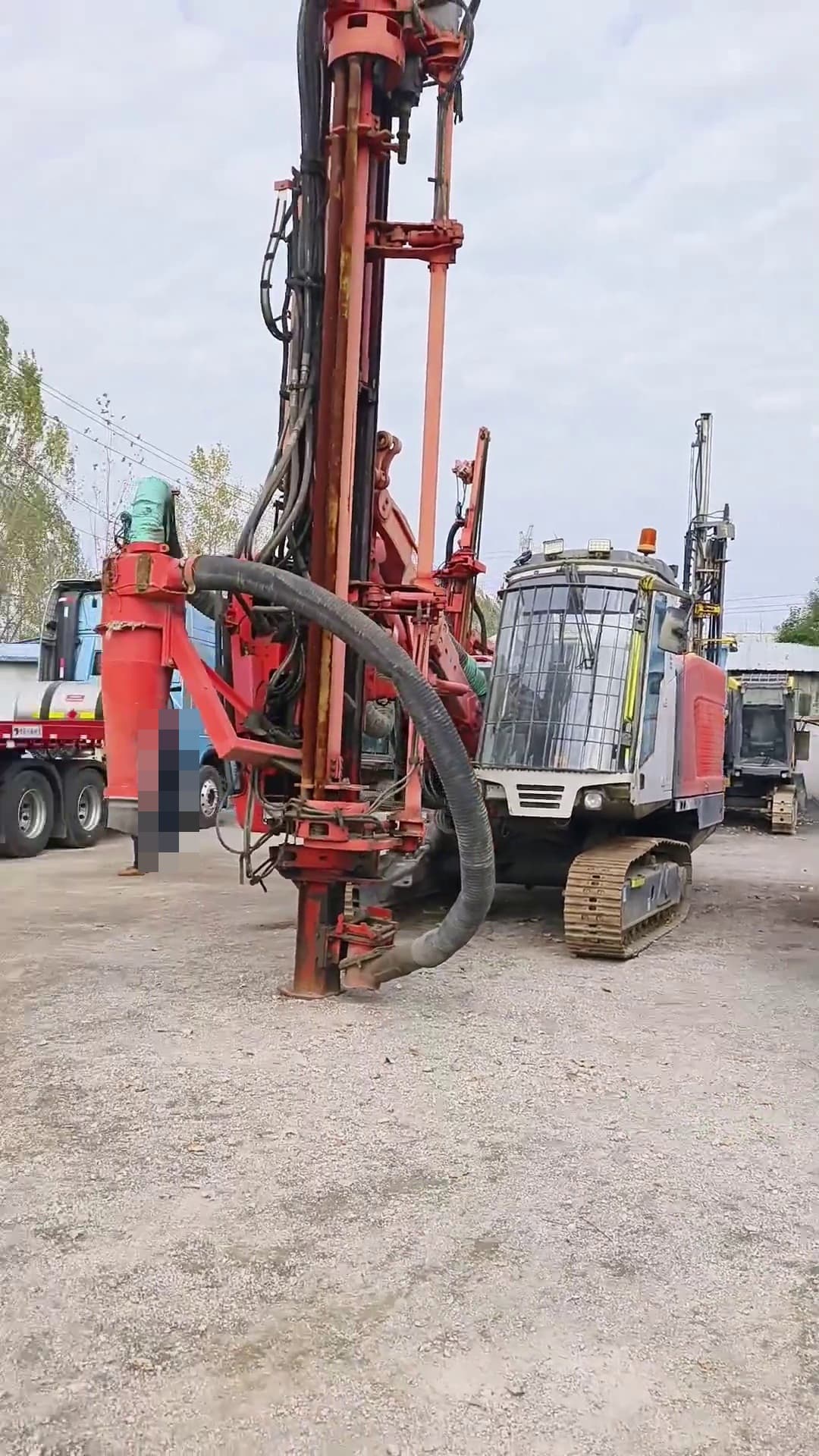 Epiroc T40 sondaj kulesi kullanılmış ekipman yan görünüm