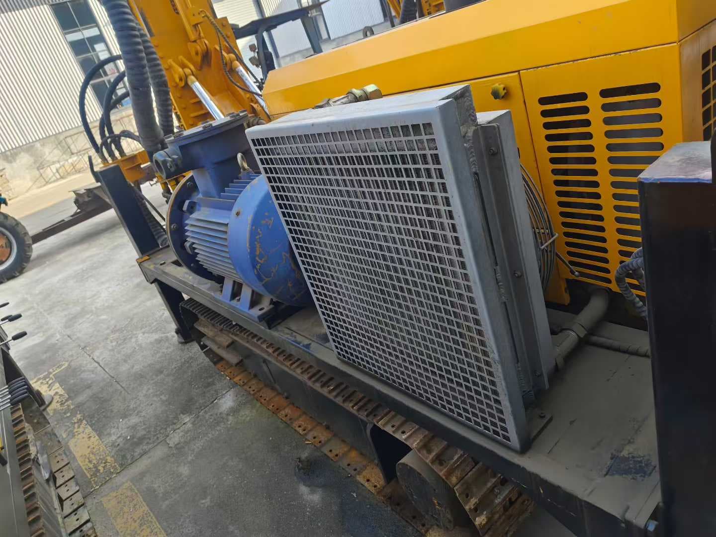 Generator and cooling package fitted to the Yichuang 800 rig