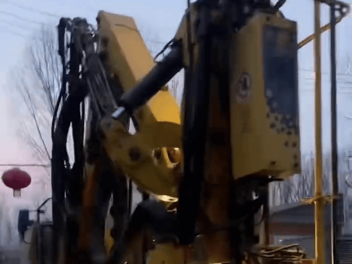 Foreuse de surface à marteau hors trou Atlas Copco ROC D7 d'occasion
