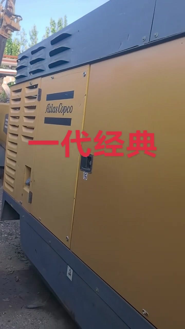 Atlas Copco XRVS976 air-compressor used equipment side view