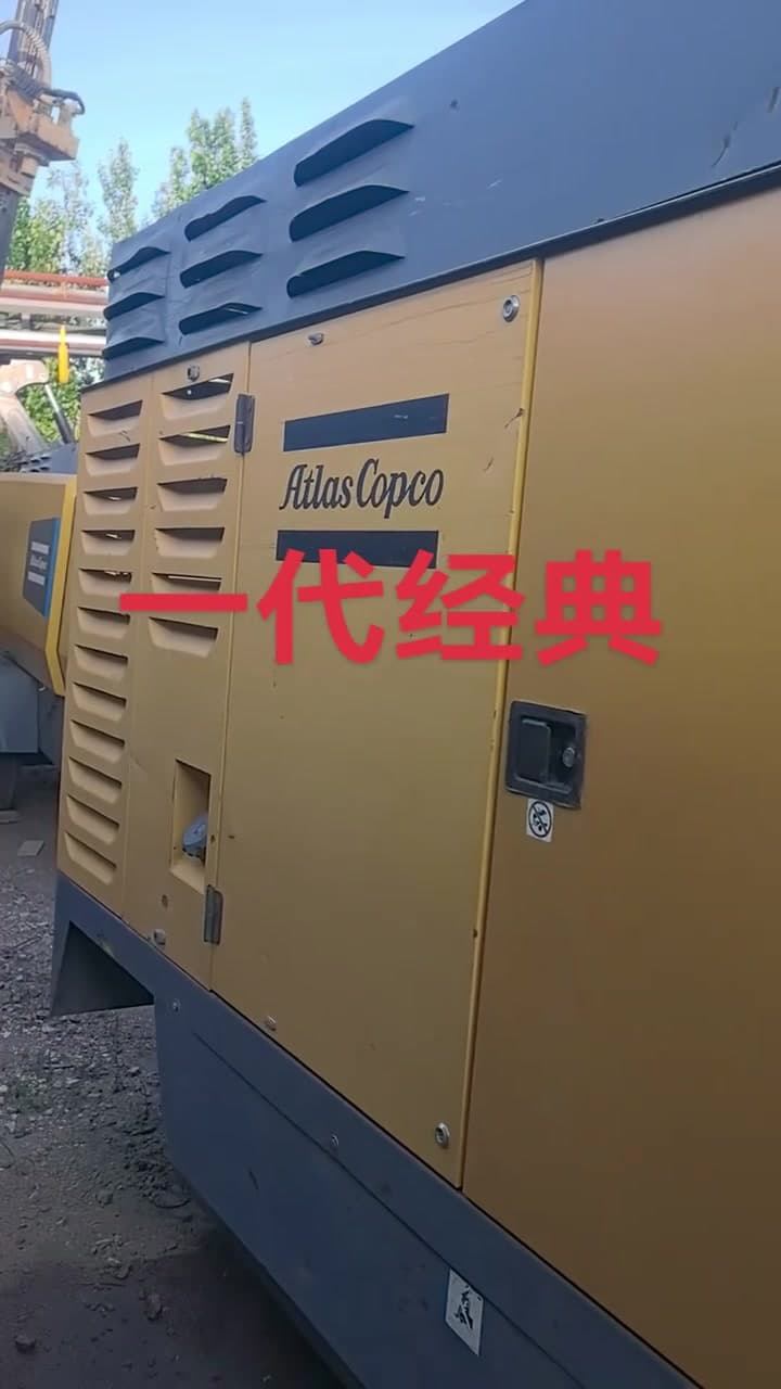 Atlas Copco XRVS976 air-compressor used equipment side view