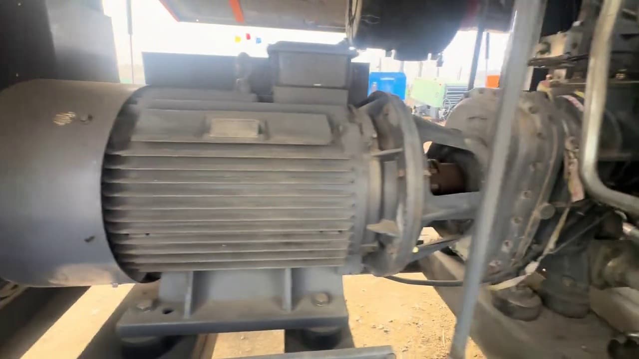 Used Zhigao 132-18 portable air compressor interior view