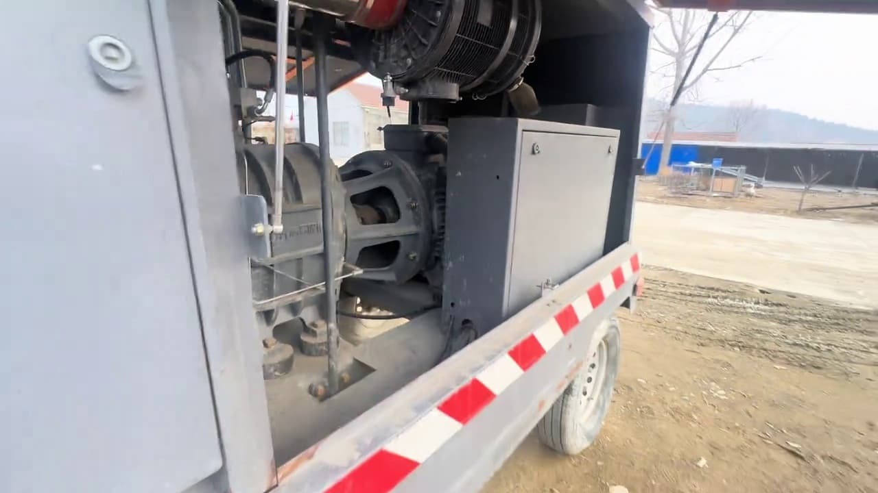Used Zhigao 132-18 mobile air compressor interior view