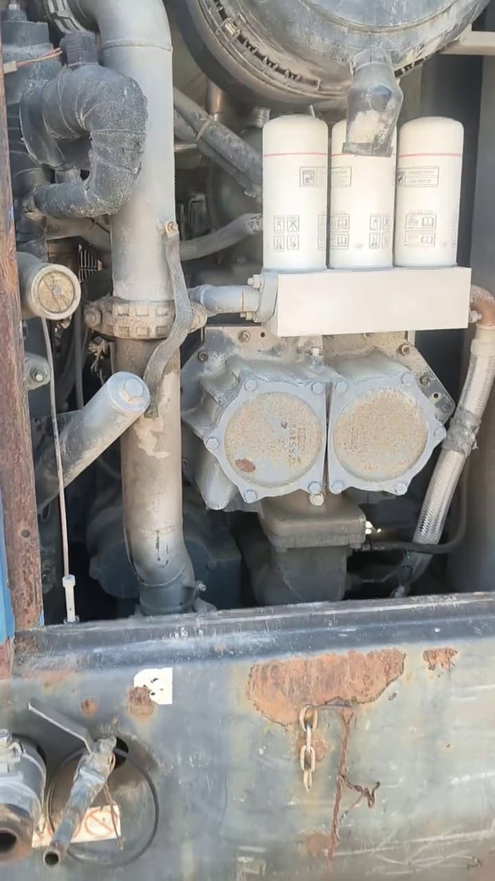 Used Liutech 180-19 mobile air compressor interior view
