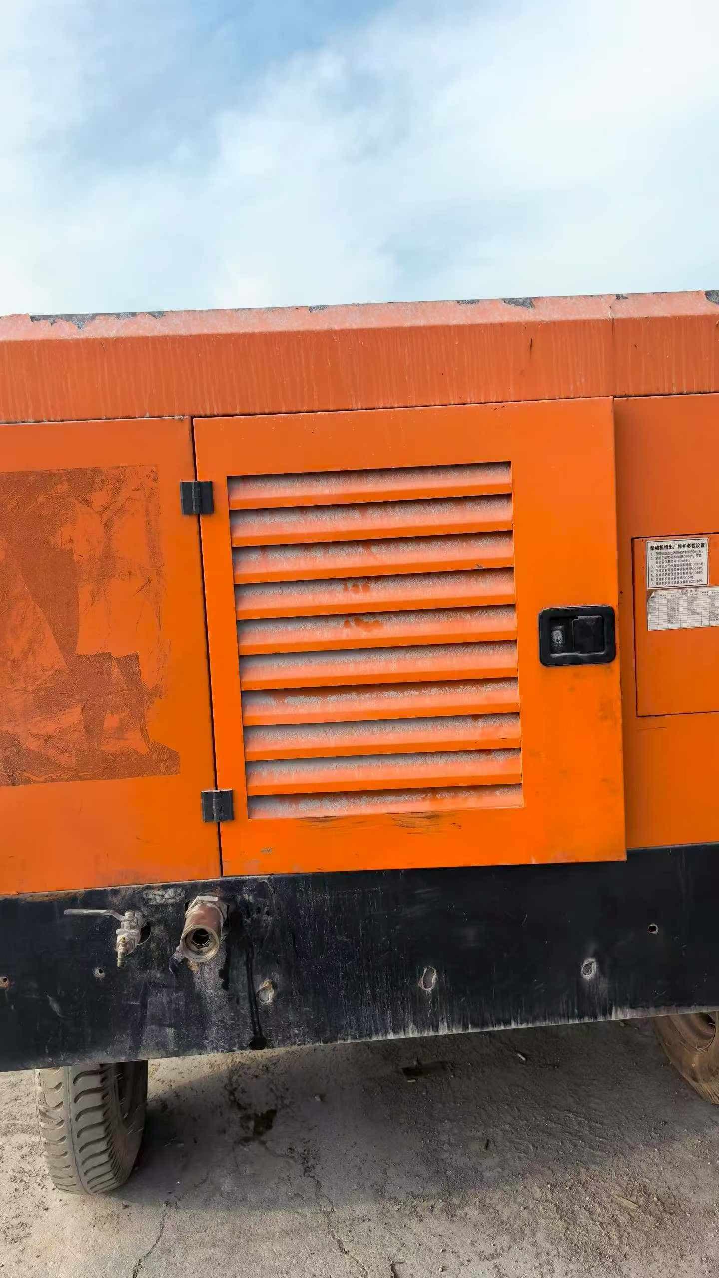 Used Kaishan KSCY-580/17 portable air compressor, source view 4