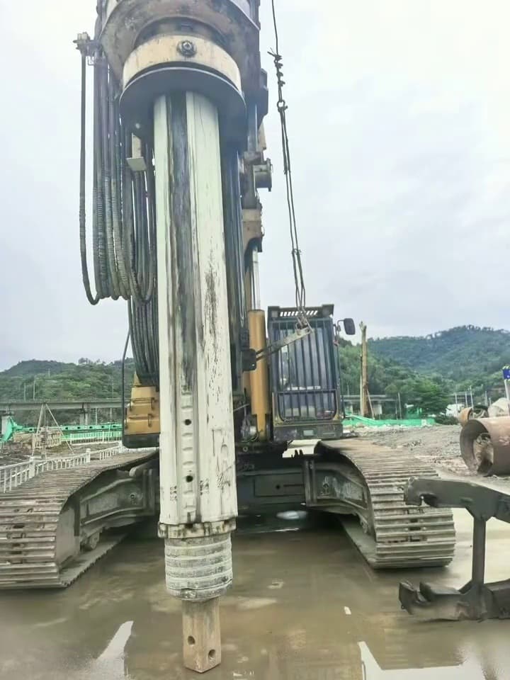 Used XCMG XR400E Rotary Drilling Rig left view
