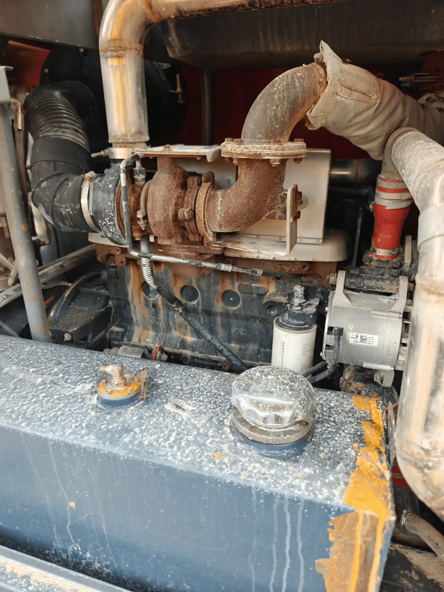 Hongwuhuan 15-16 compressor engine and turbocharger detail