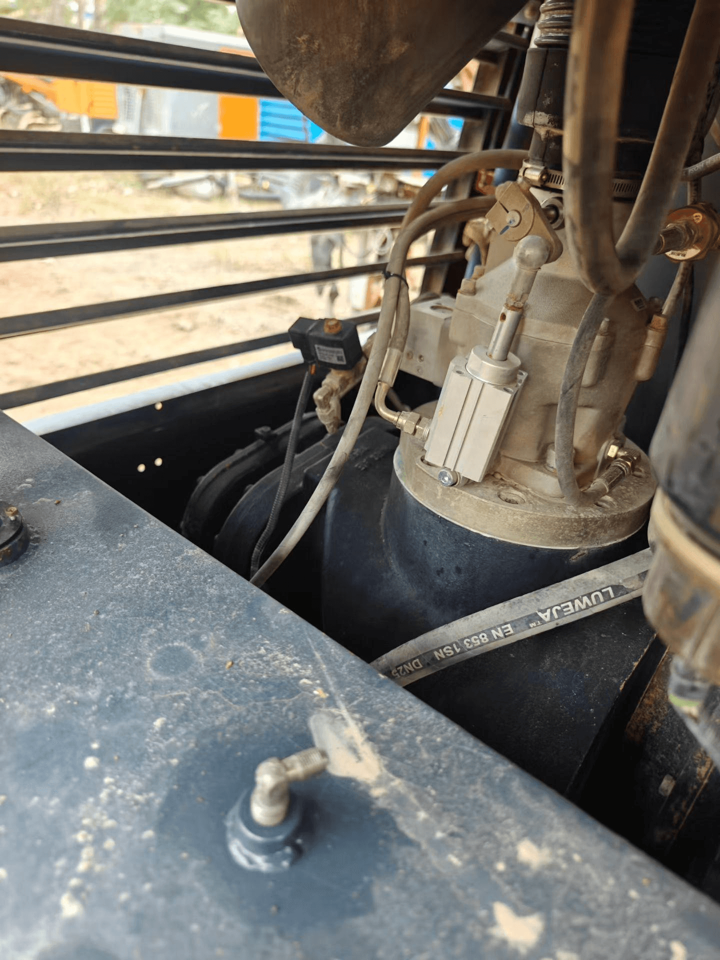Hongwuhuan 15-16 compressor internal valve and hose detail
