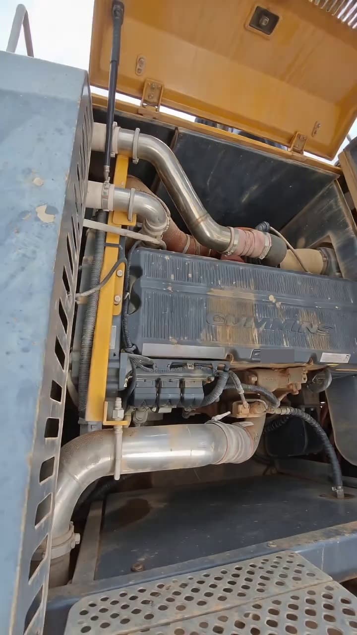Used XCMG XR400E Rotary Drilling Rig interior view
