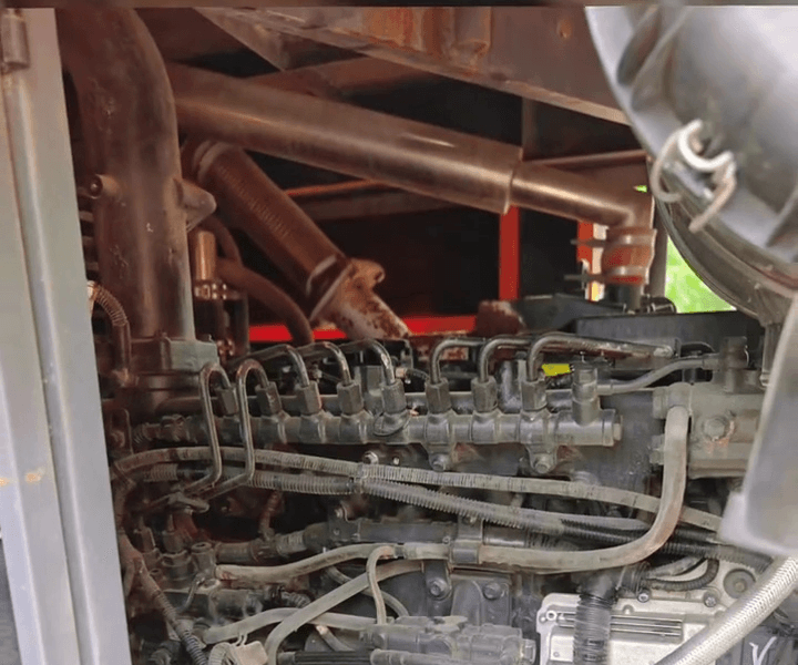Zhigao 17-18 mobile air compressor engine and piping