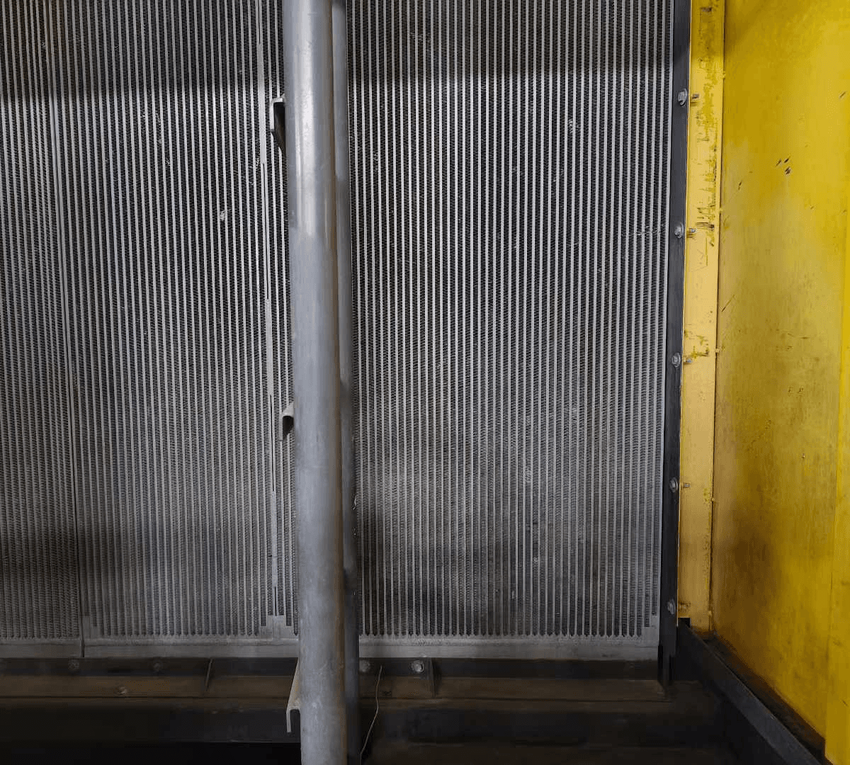Atlas Copco XRHS 888 close-up of air compressor radiator grille