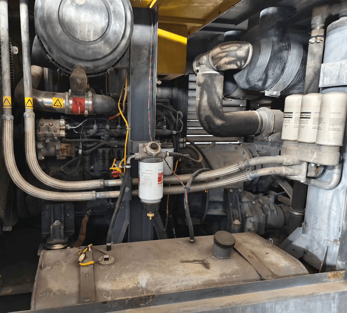Atlas Copco XRHS 888 Internal piping and filter element of the air compressor