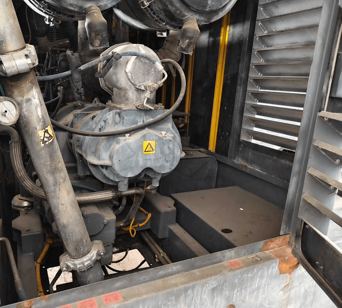 Atlas Copco XRHS 888 Air compressor engine room air valves and piping