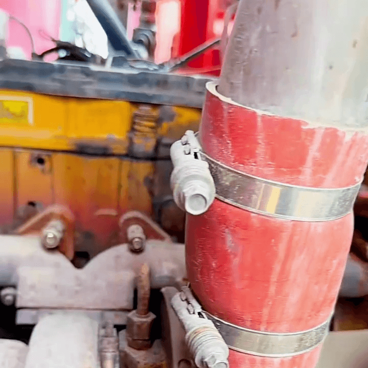 Sandvik DX700 diesel engine and hydraulic piping detail