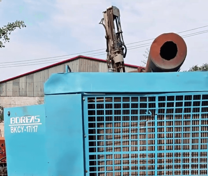 Kaishan BKCY-17/17 air compressor cooling grille and the chassis on the other side