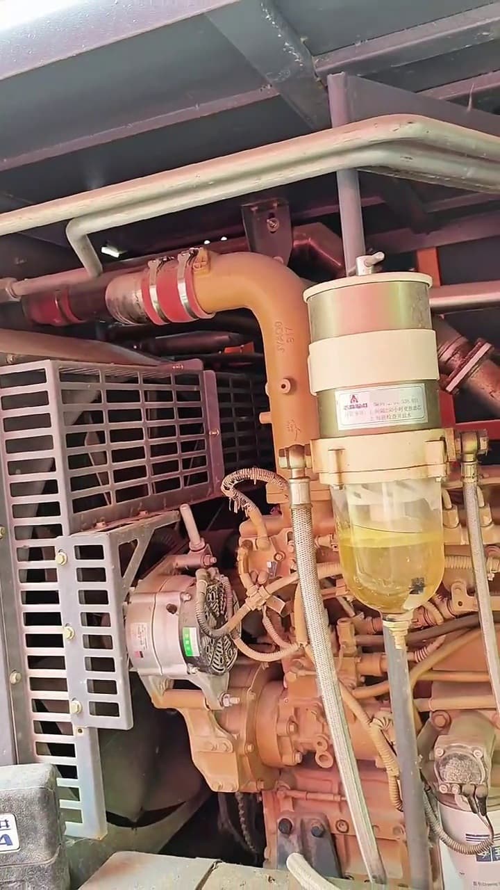Used Zhigao 15-15 mobile air compressor interior view