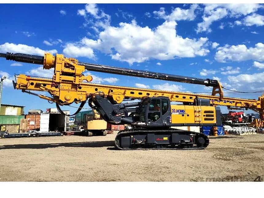 Used rotary drilling rig candidate in a China equipment yard