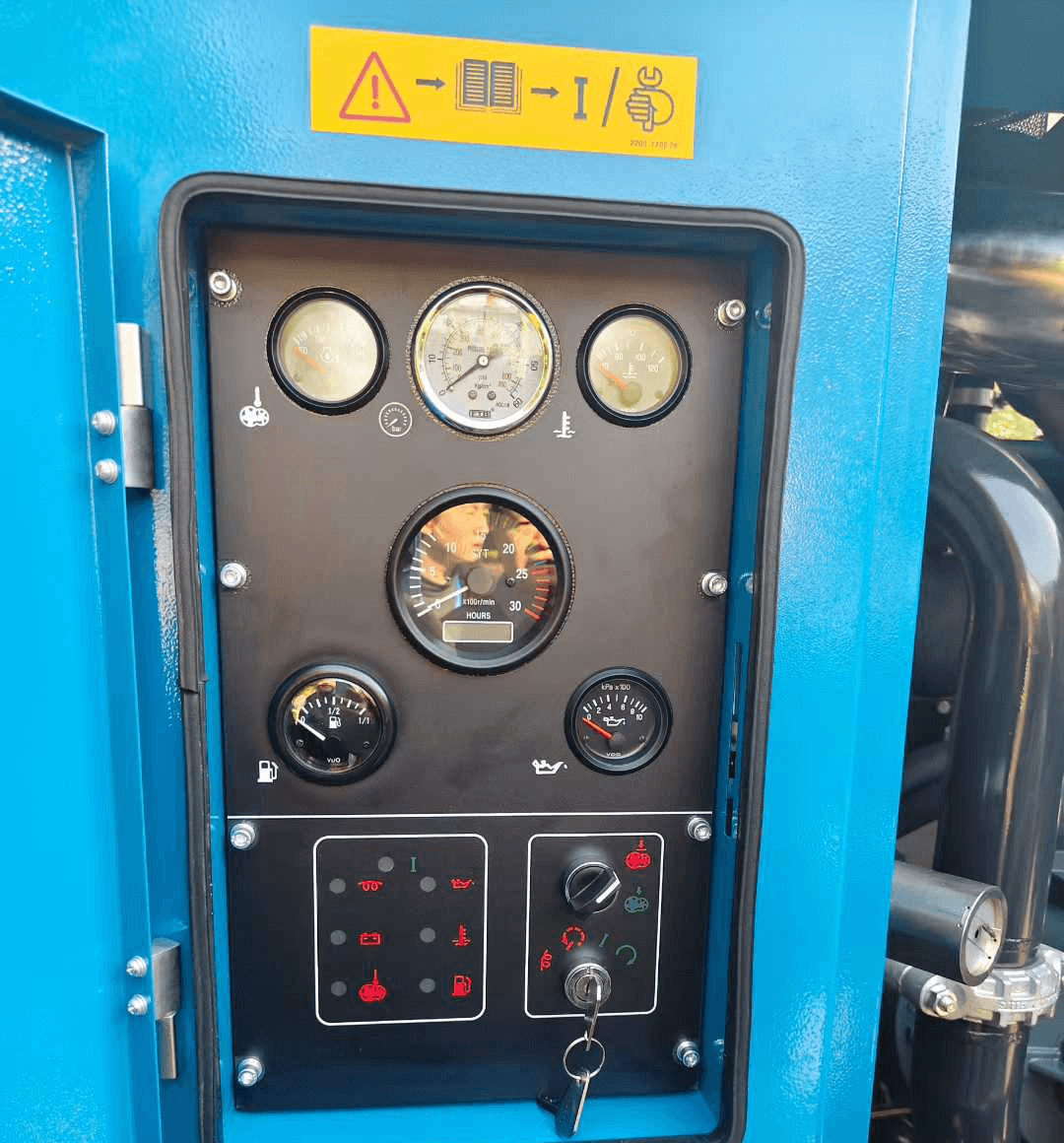 Liutech LUY360-35MDP Air compressor control panel and gauges