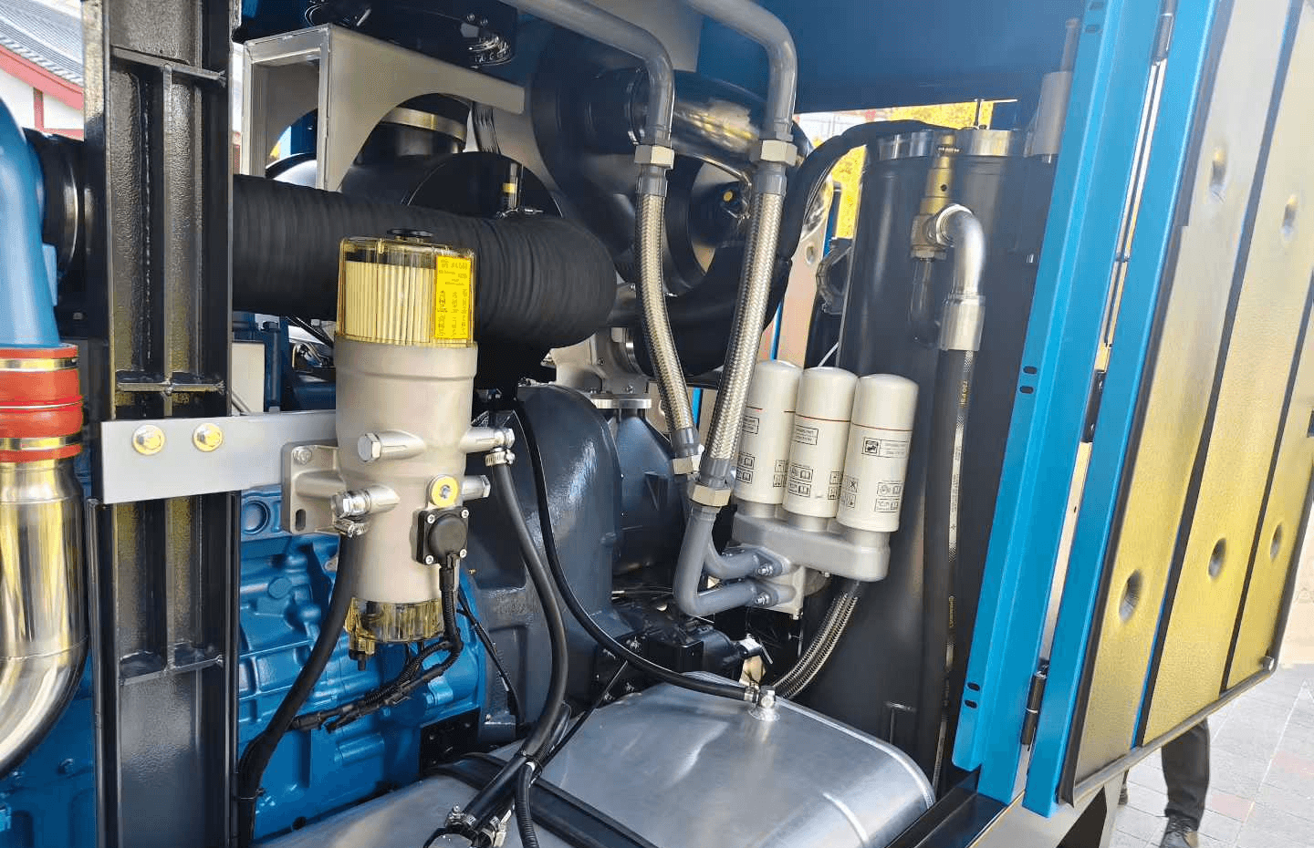Liutech Fuel filter and engine components inside the air compressor