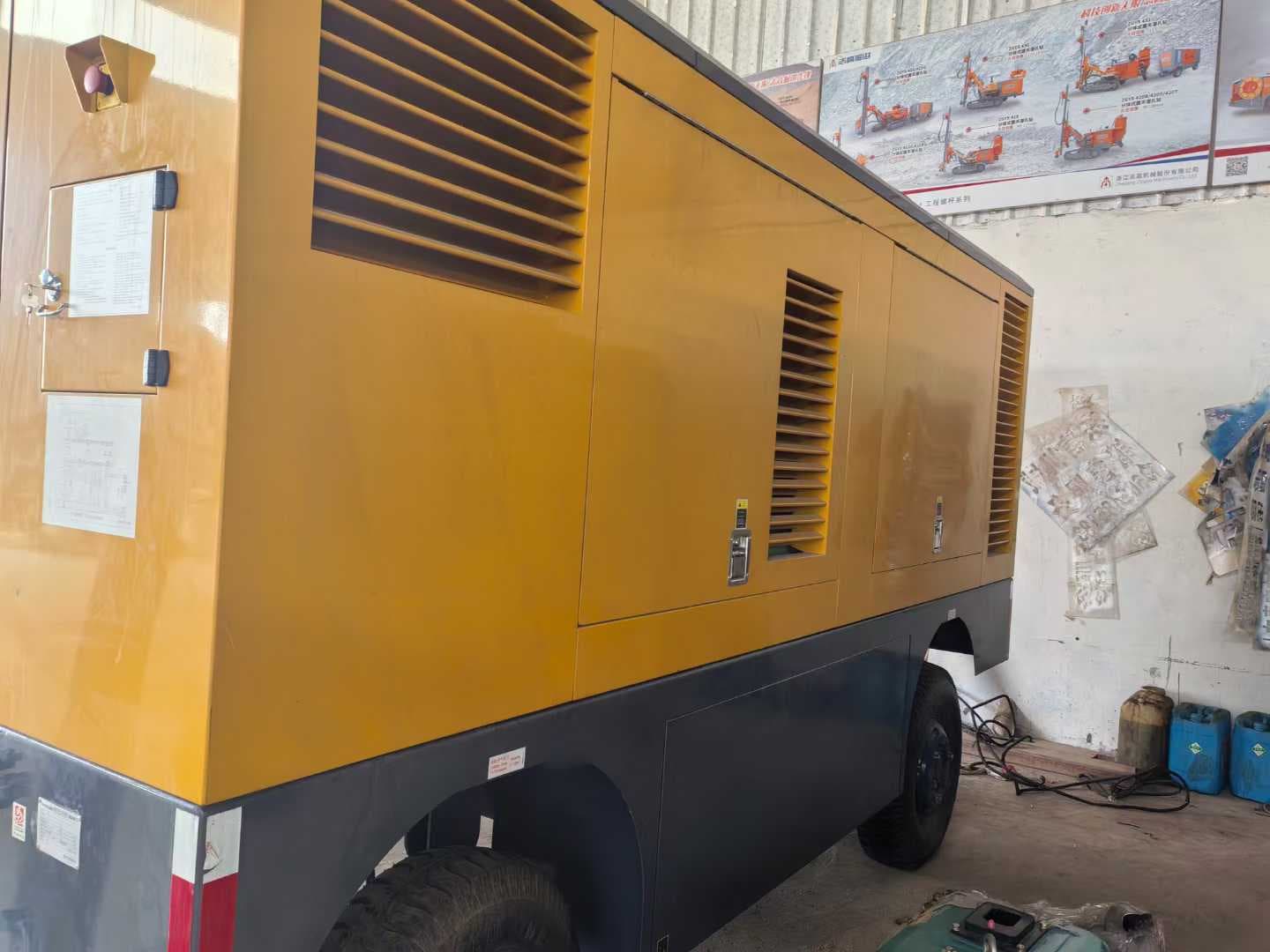 Used Sullair XSK39SD high-pressure portable air compressor, source view 4