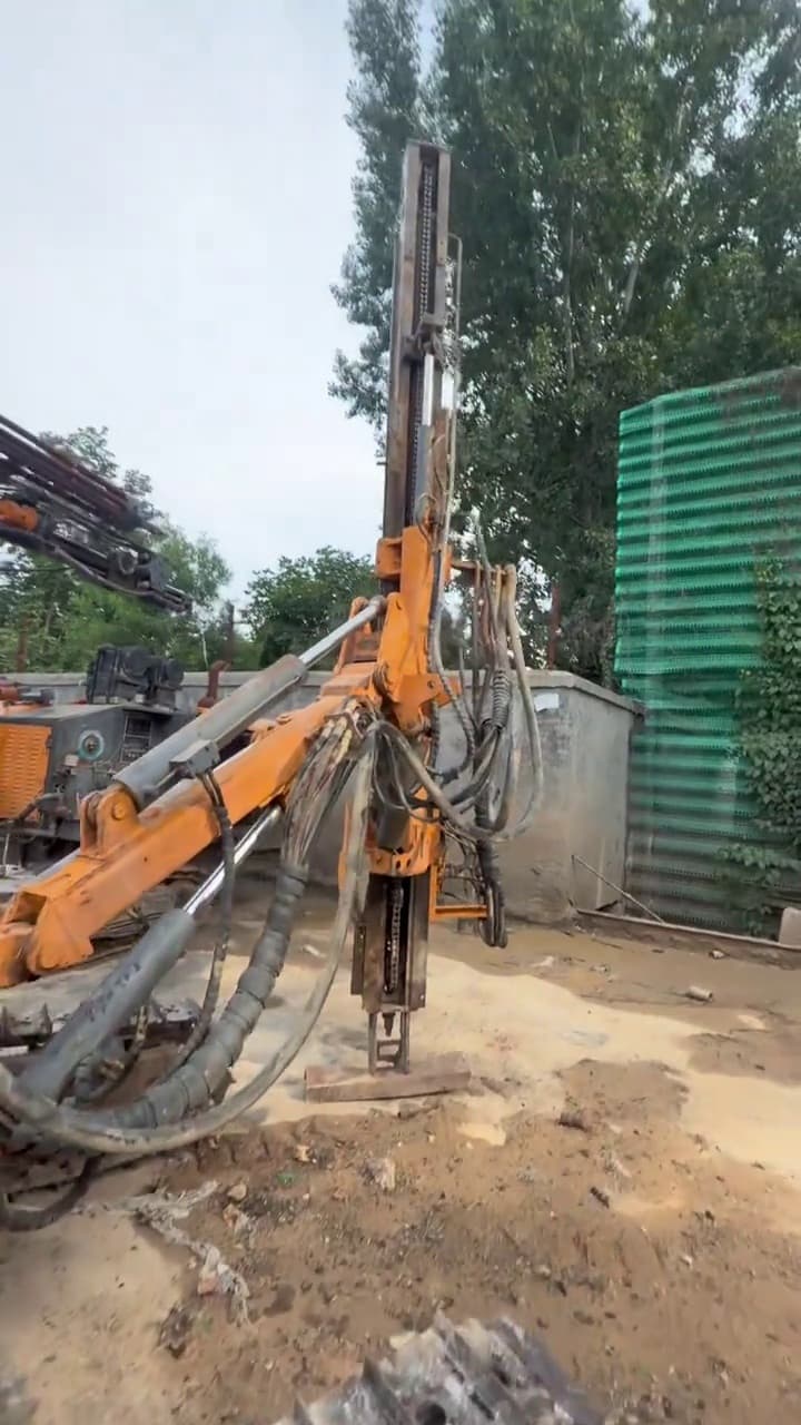 Used Kaishan 420S DTH drilling rig operating view