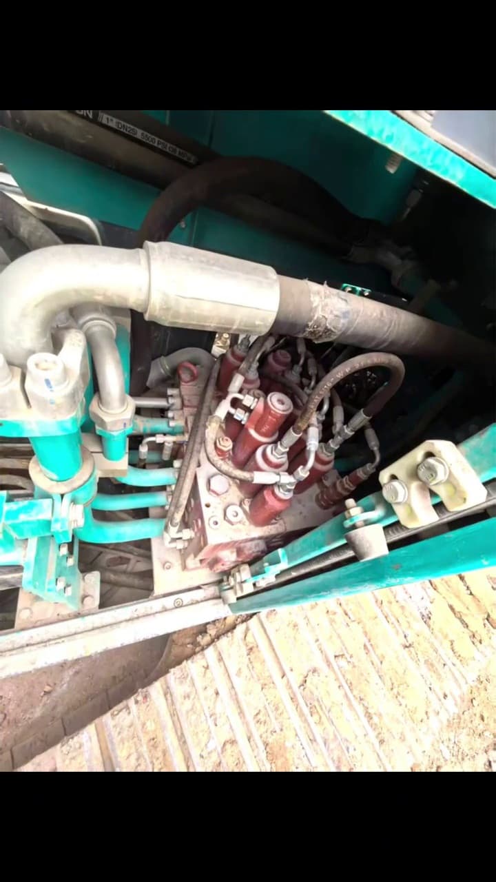 Used Sunward 160H2 Rotary Drilling Rig interior view