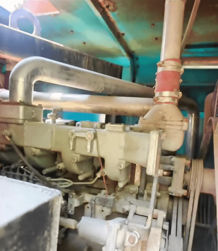 Kaishan 27-22 Internal piping and valves of the air compressor