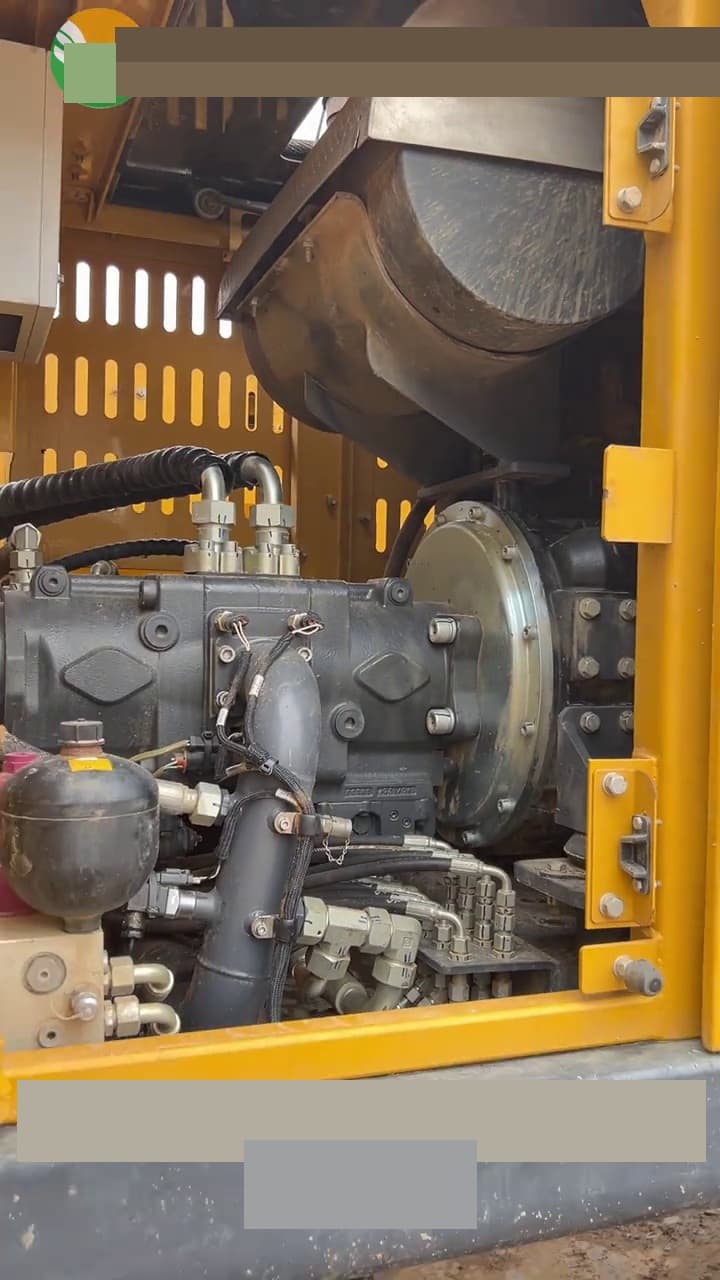 XCMG XR168E drilling-rig used equipment interior view