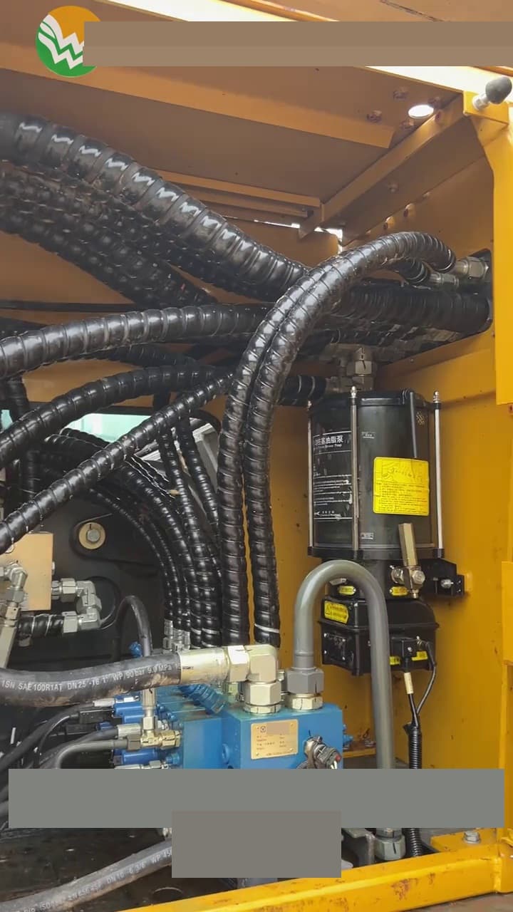 XCMG XR168E drilling-rig used equipment interior view