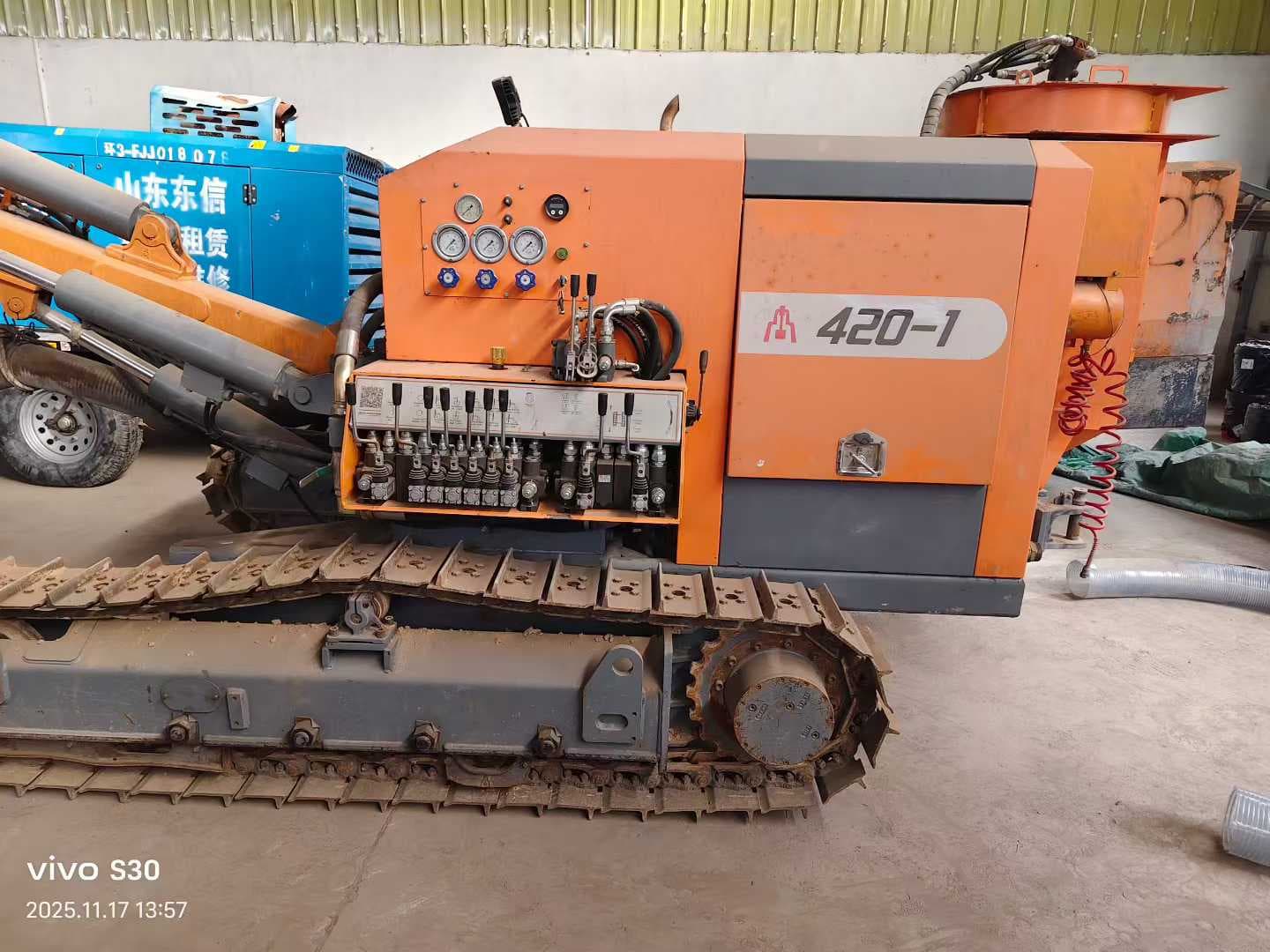 Used Zhigao ZGYX420-1 crawler dth drilling rig, source view 2