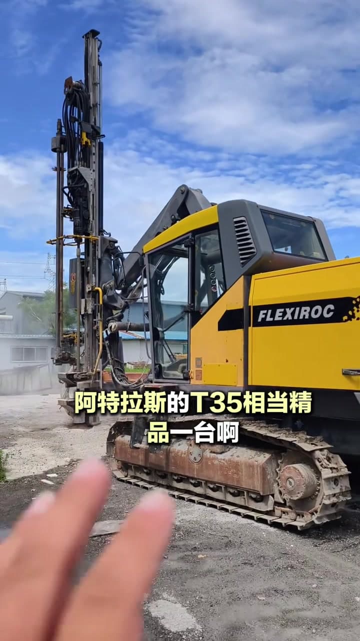 Atlas Copco T35 drilling-rig used equipment right view