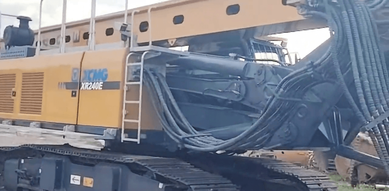 XCMG XR240E rotary drilling rig hydraulic arm, piping and tracks
