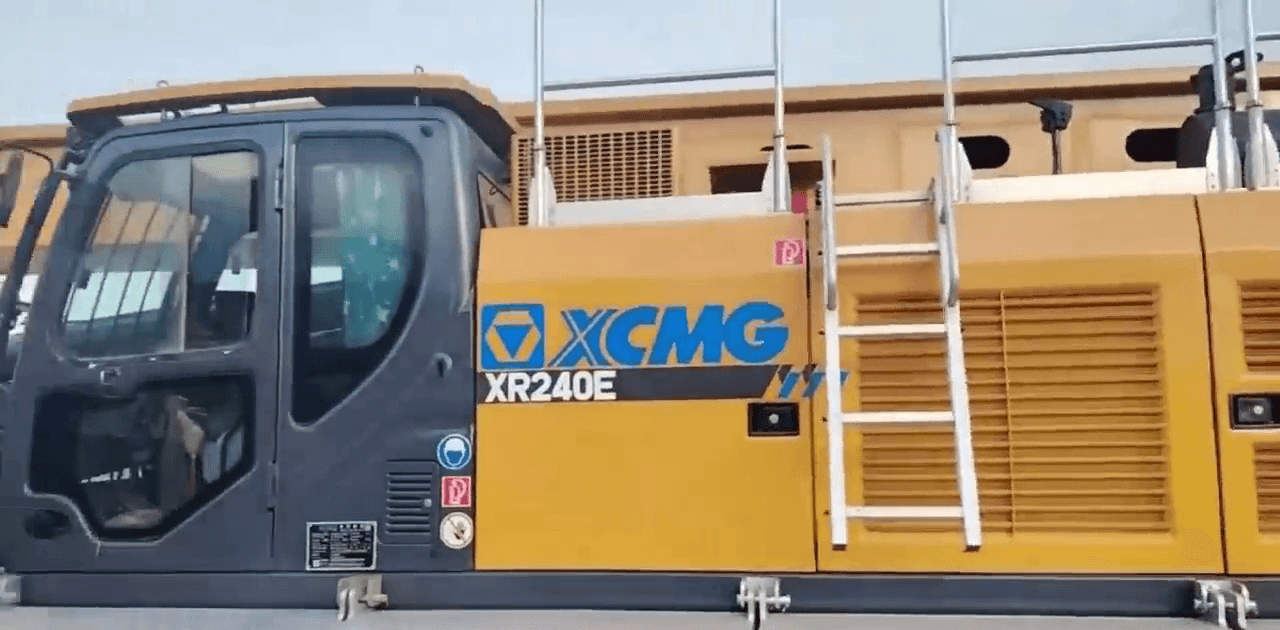 XCMG XR240E rotary drilling rig cab and side body