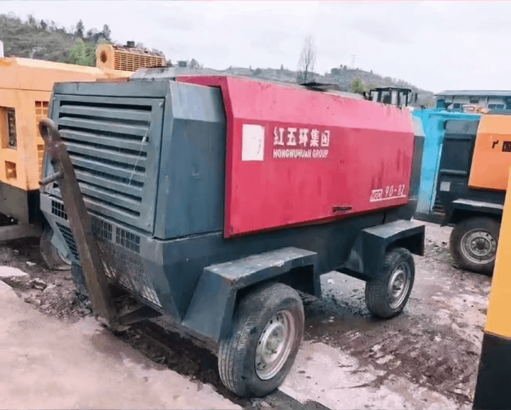 Front view of used Hongwuhuan 90 kW portable air compressor
