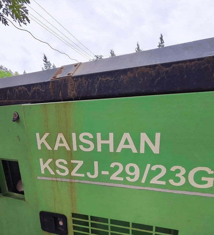 Used Kaishan 29-23 mobile air compressor detail view