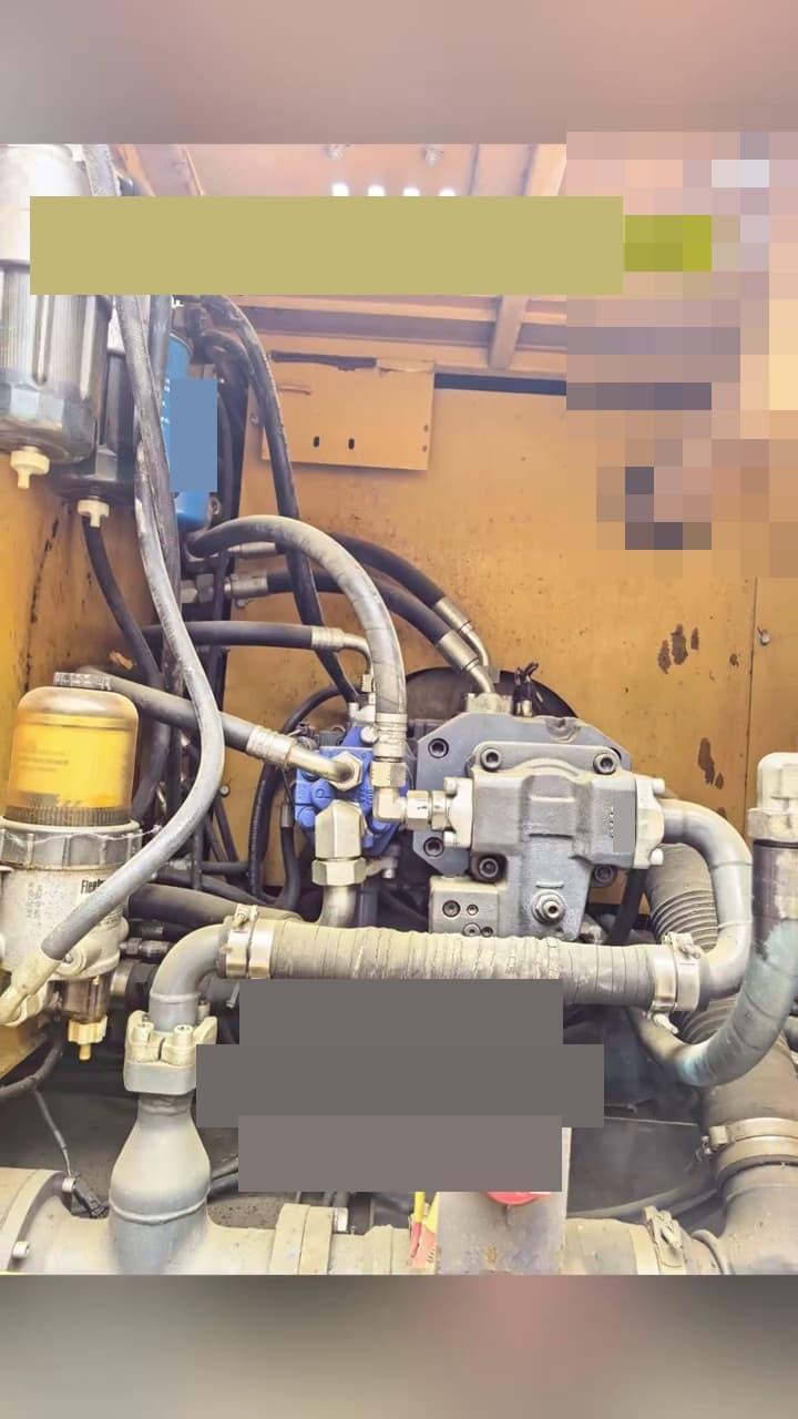 XCMG XR240E drilling-rig used equipment interior view