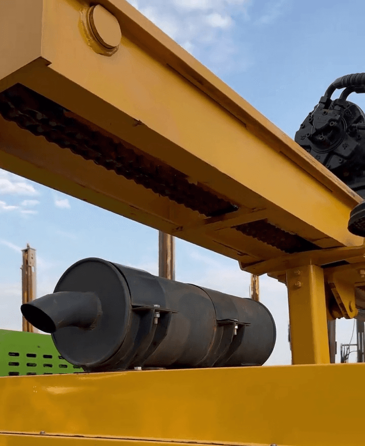 Hengwang 300 drilling rig mast, drive chain and exhaust components