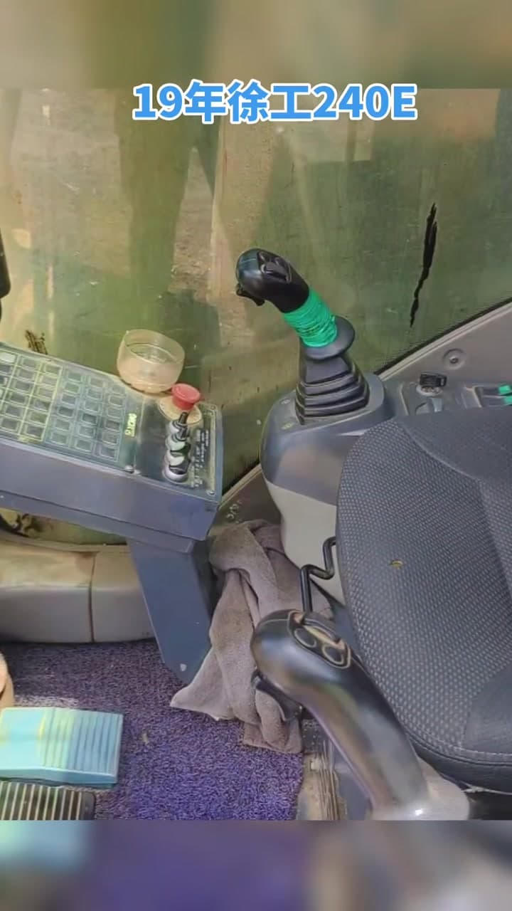 XCMG XR240E drilling-rig used equipment interior view