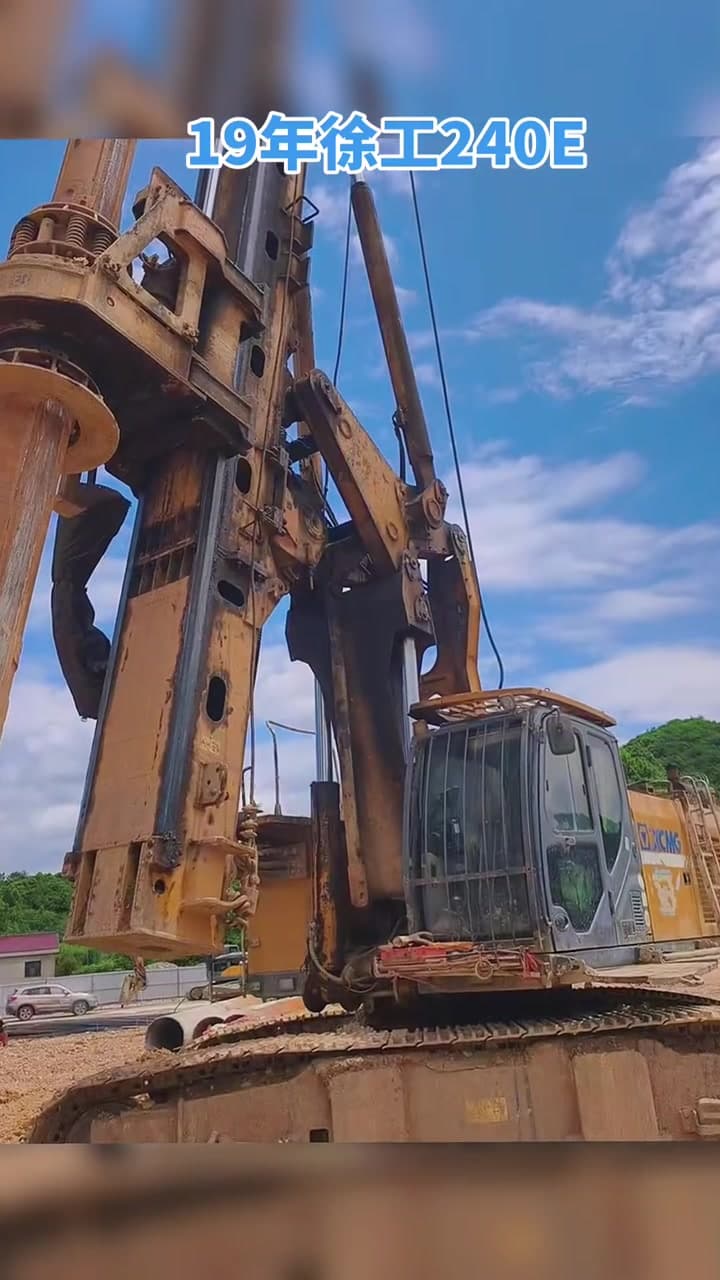 XCMG XR240E drilling-rig used equipment side view