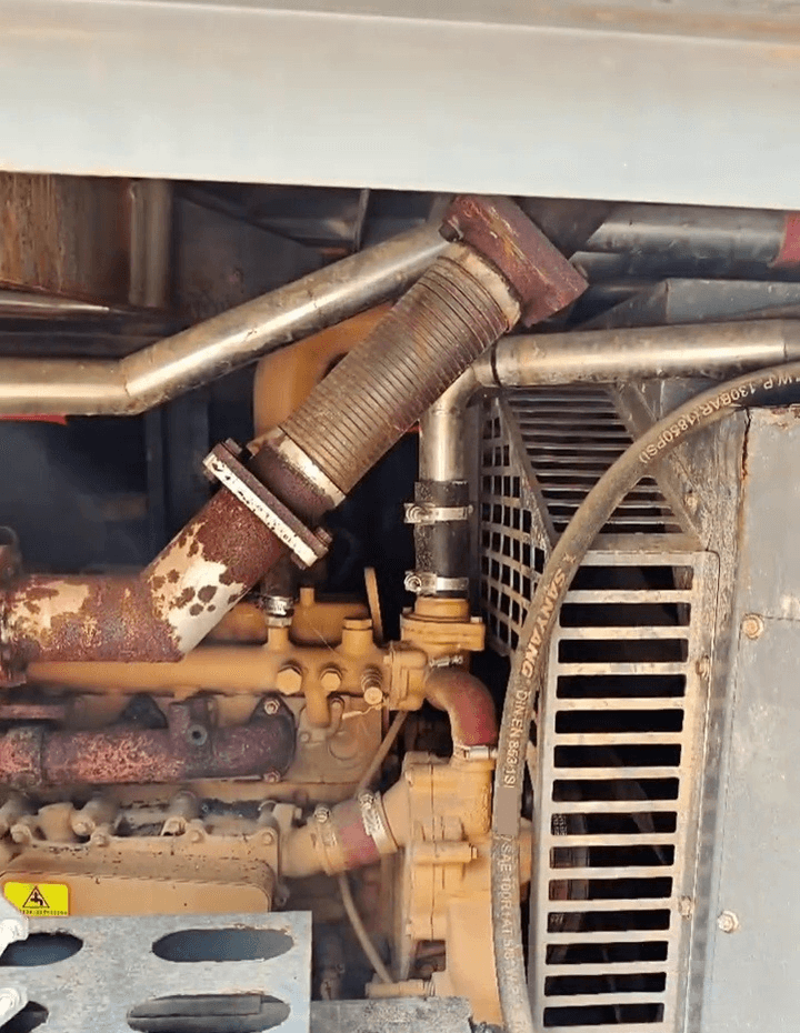 Zhigao 18-18 Air compressor exhaust pipe and cooling grille details