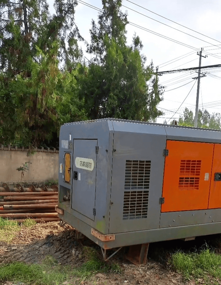 Zhigao 18-18 Air compressor gray and orange casing and ventilation grille exterior