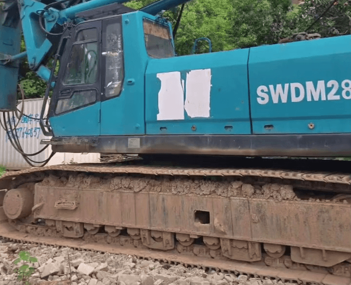 منظر جانبي لحفارة Sunward 220 الدوارة المستعملة