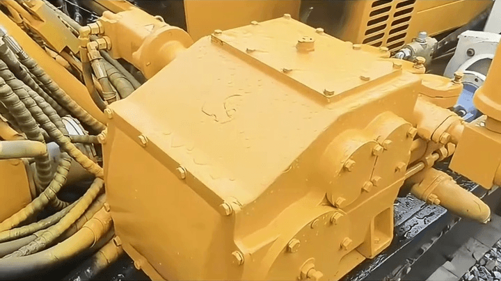 Yichuang 1000 Drill Hydraulic Pump and Lines