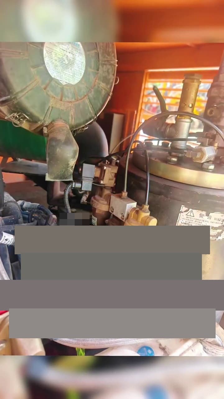 Used Kaishan 15-15 Mobile Air Compressor interior view